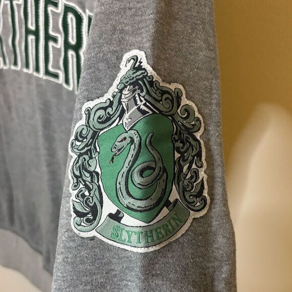 Harry Potter Slytherin Women’s Gray Pullover Sweater Size Small - Picture 4 of 7